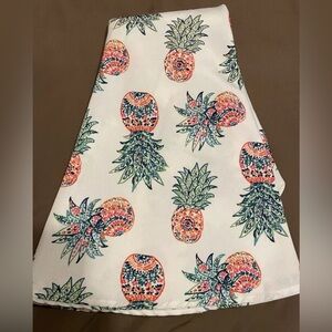 Isaac Mizrahi Pineapple
Tablecloth Tropical Indoor/Outdoor 68" Round Hawailan